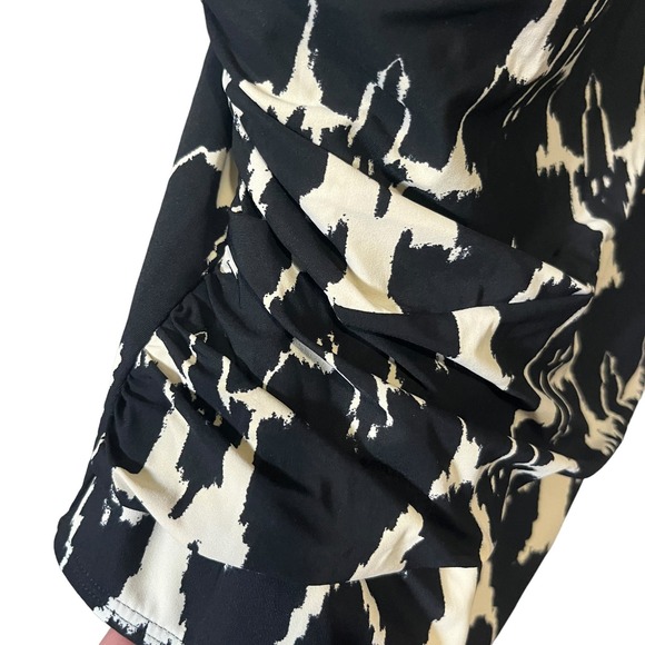 L.L.Bean Swimsuit Womens 1 Pc Black White Ikat Ruched 50+ UV Protection 18W Plus - Picture 5 of 7